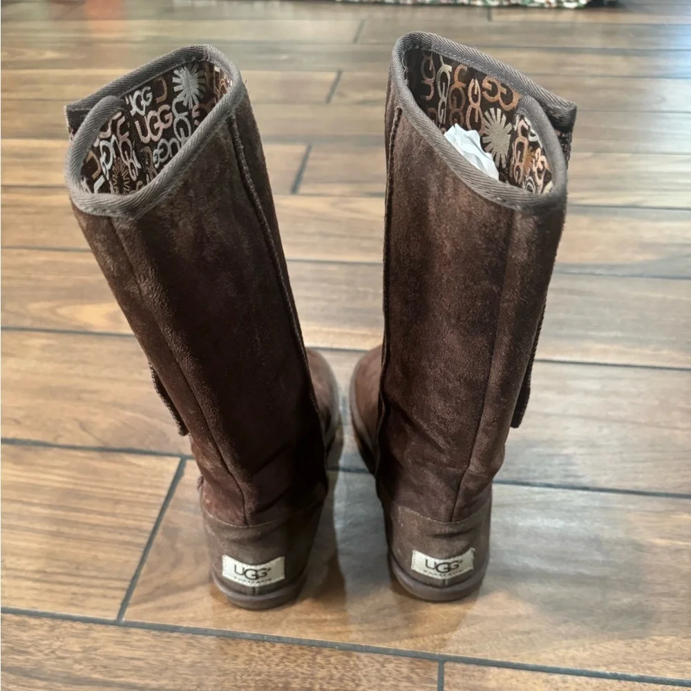 UGG Woman's Lo Pro Button Fold Over Brown Boots size 6